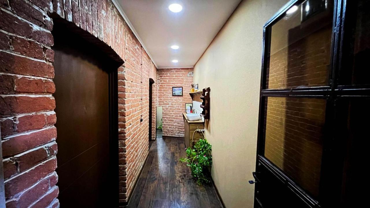 Hostel Pirosmani Tbilisi Buitenkant foto