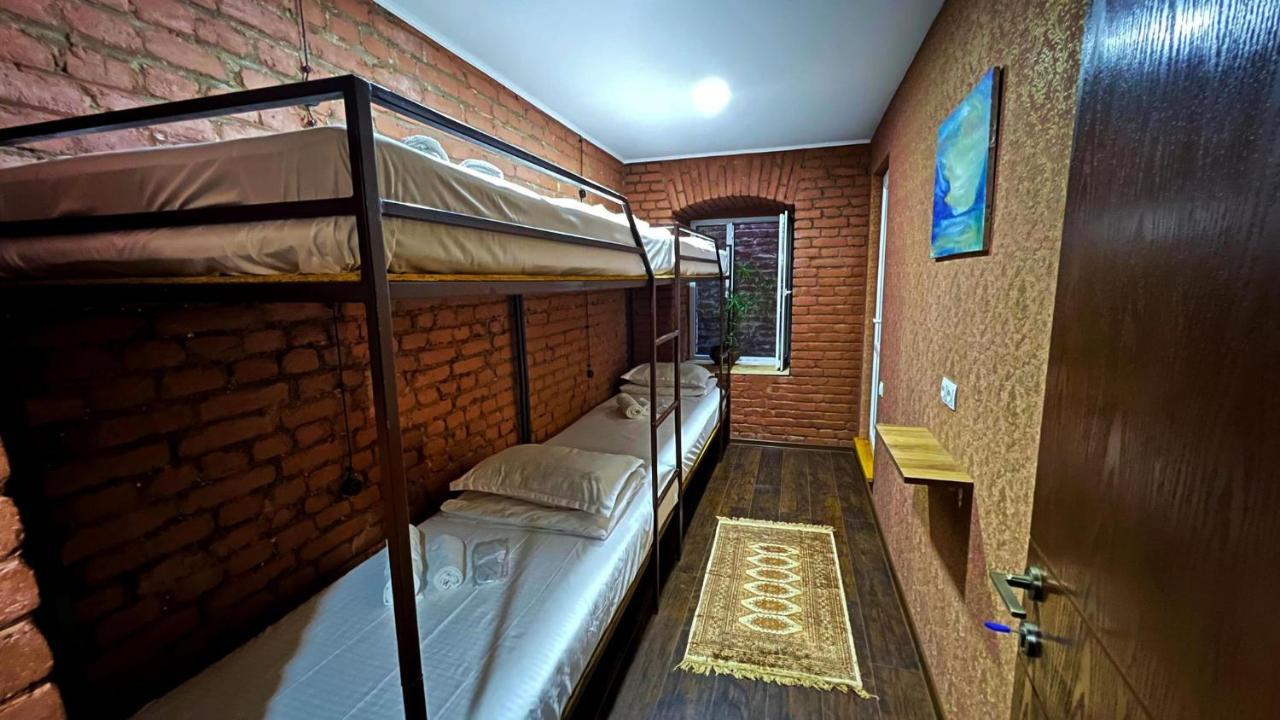 Hostel Pirosmani Tbilisi Buitenkant foto