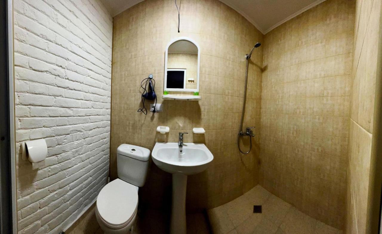 Hostel Pirosmani Tbilisi Buitenkant foto