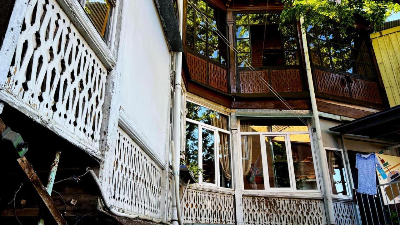 Hostel Pirosmani Tbilisi Buitenkant foto