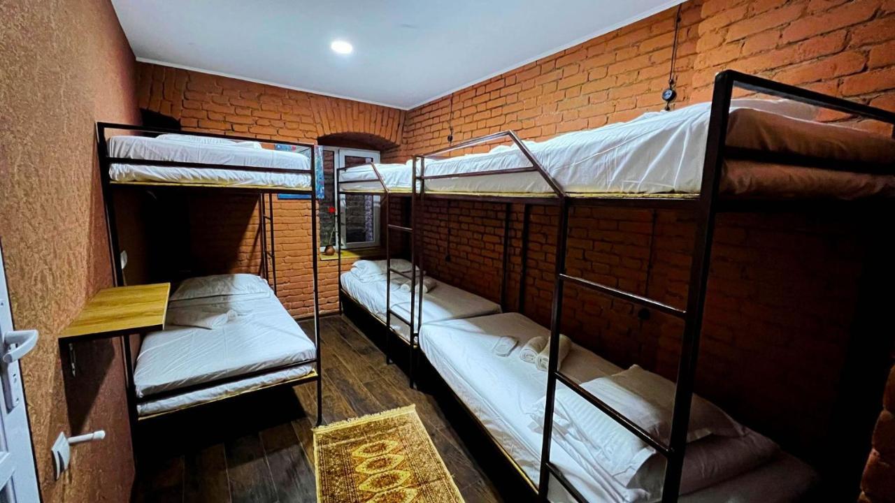 Hostel Pirosmani Tbilisi Buitenkant foto