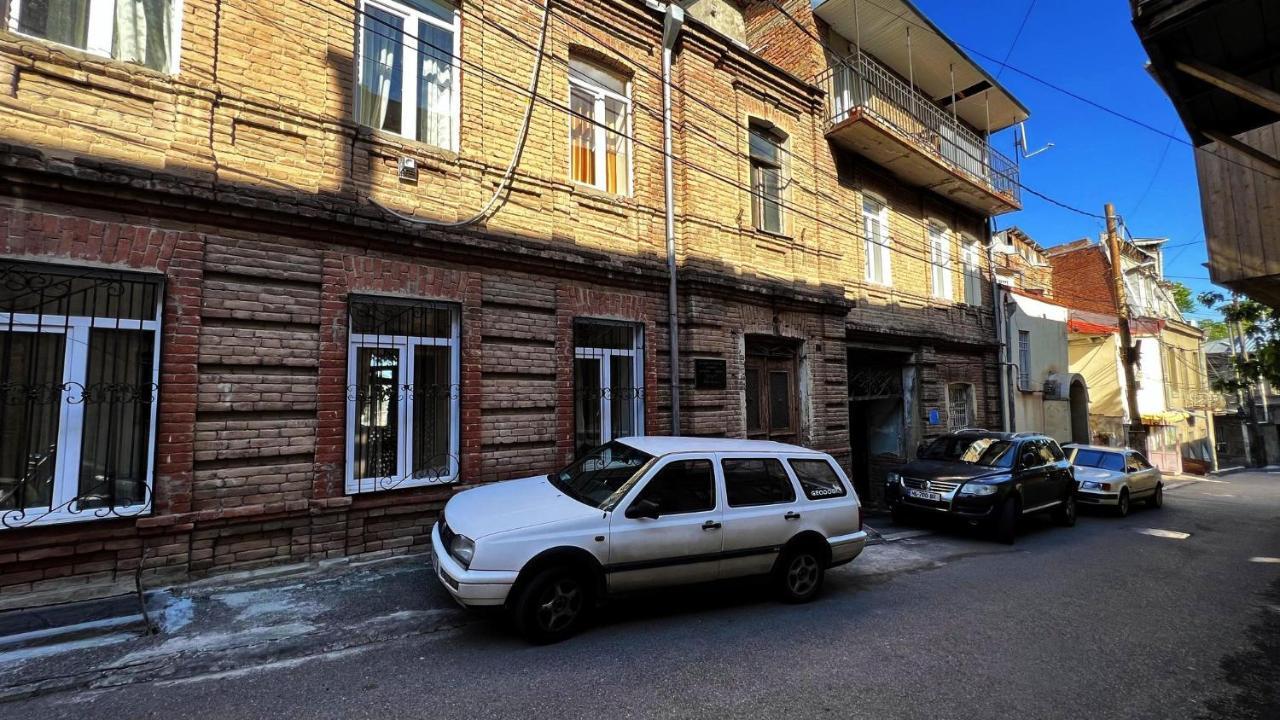 Hostel Pirosmani Tbilisi Buitenkant foto