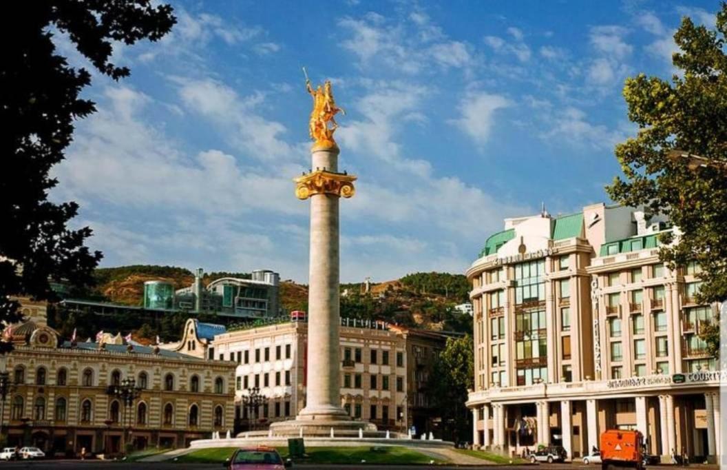 Hostel Pirosmani Tbilisi Buitenkant foto