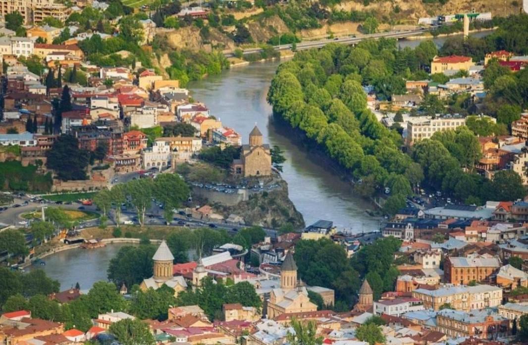 Hostel Pirosmani Tbilisi Buitenkant foto